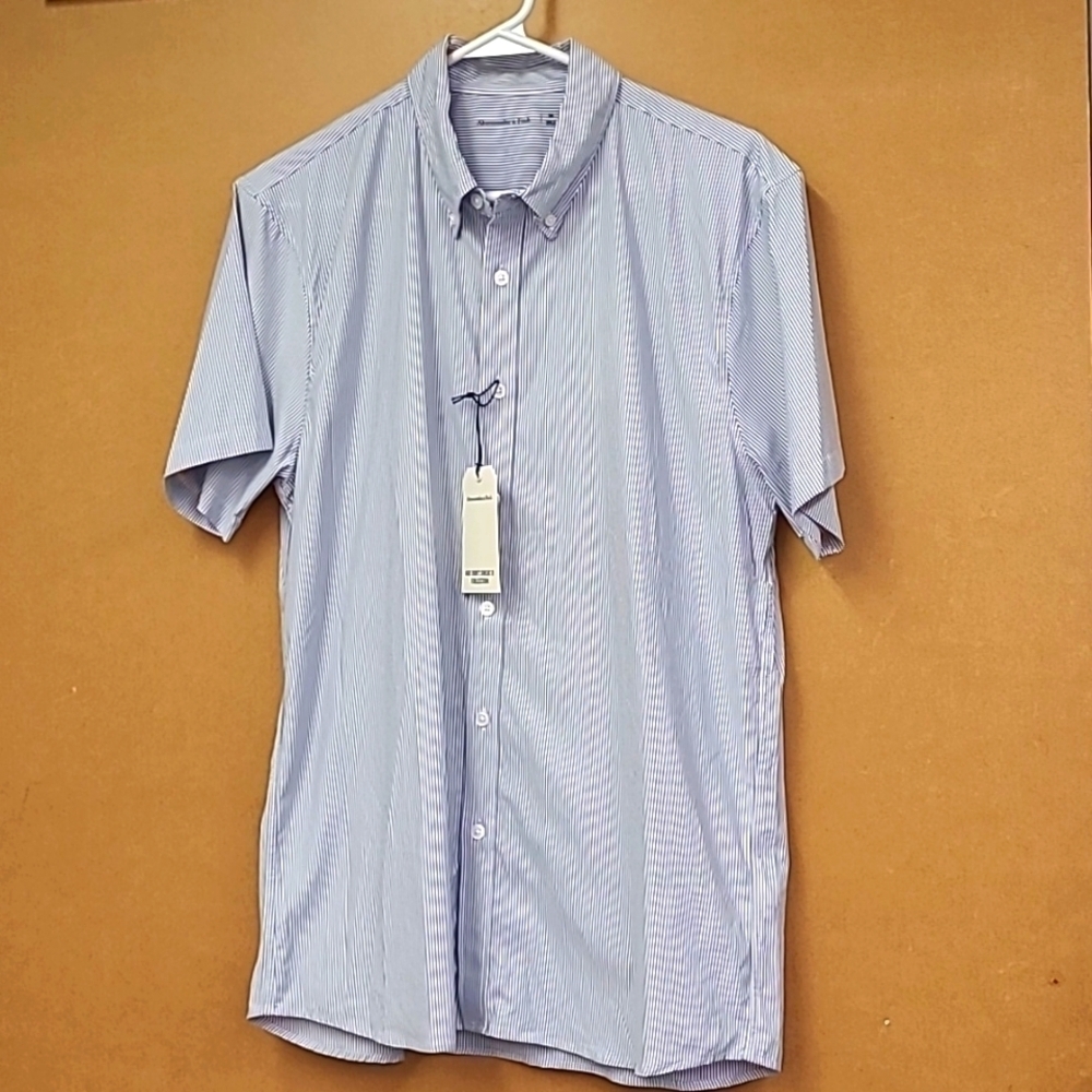 Abercrombie & Fitch Size M Blue Striped Casual Button Down Short Sleeve Shirt